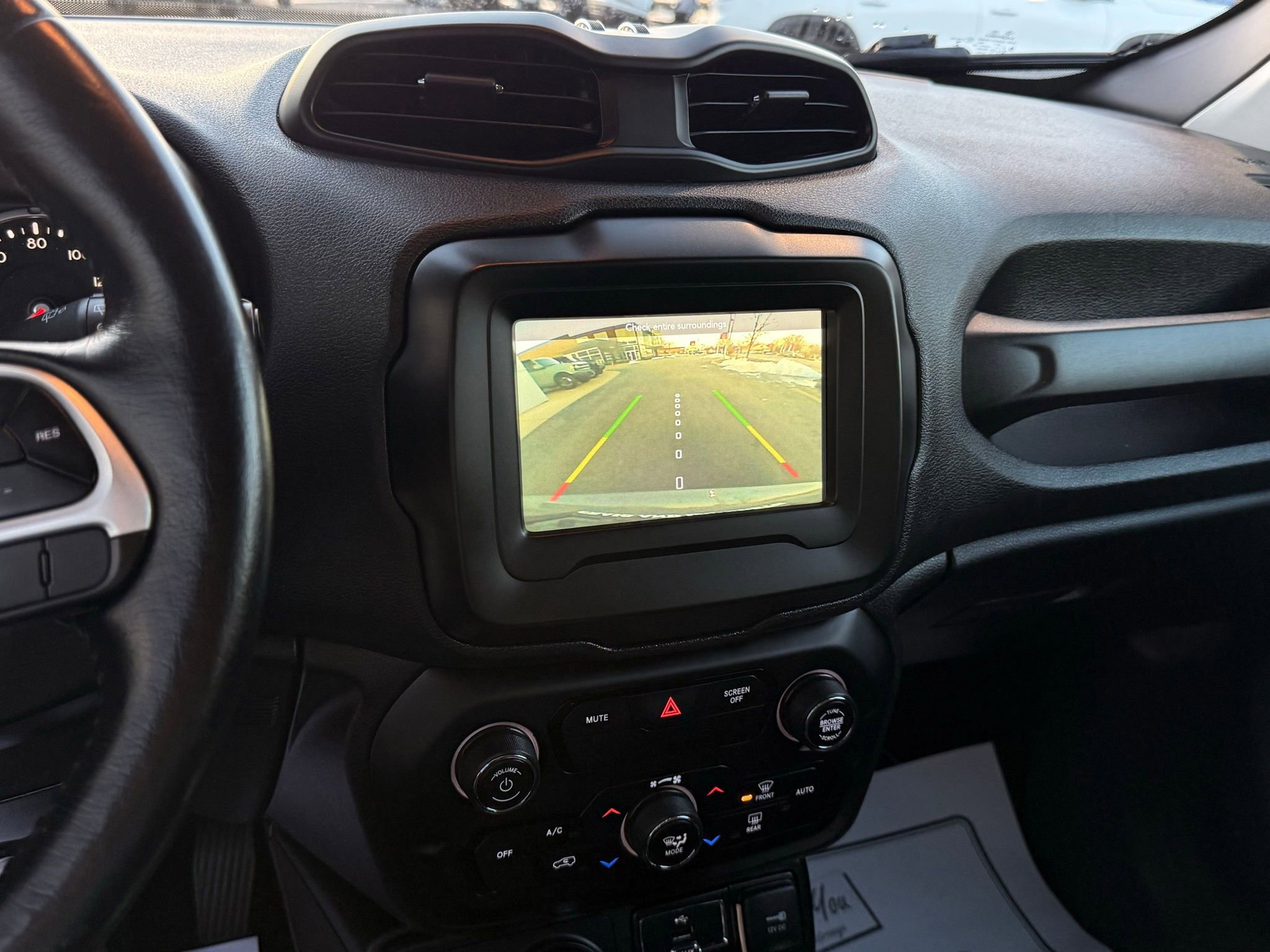 Used 2019 Jeep Renegade Latitude w/ Cold Weather Group image 50