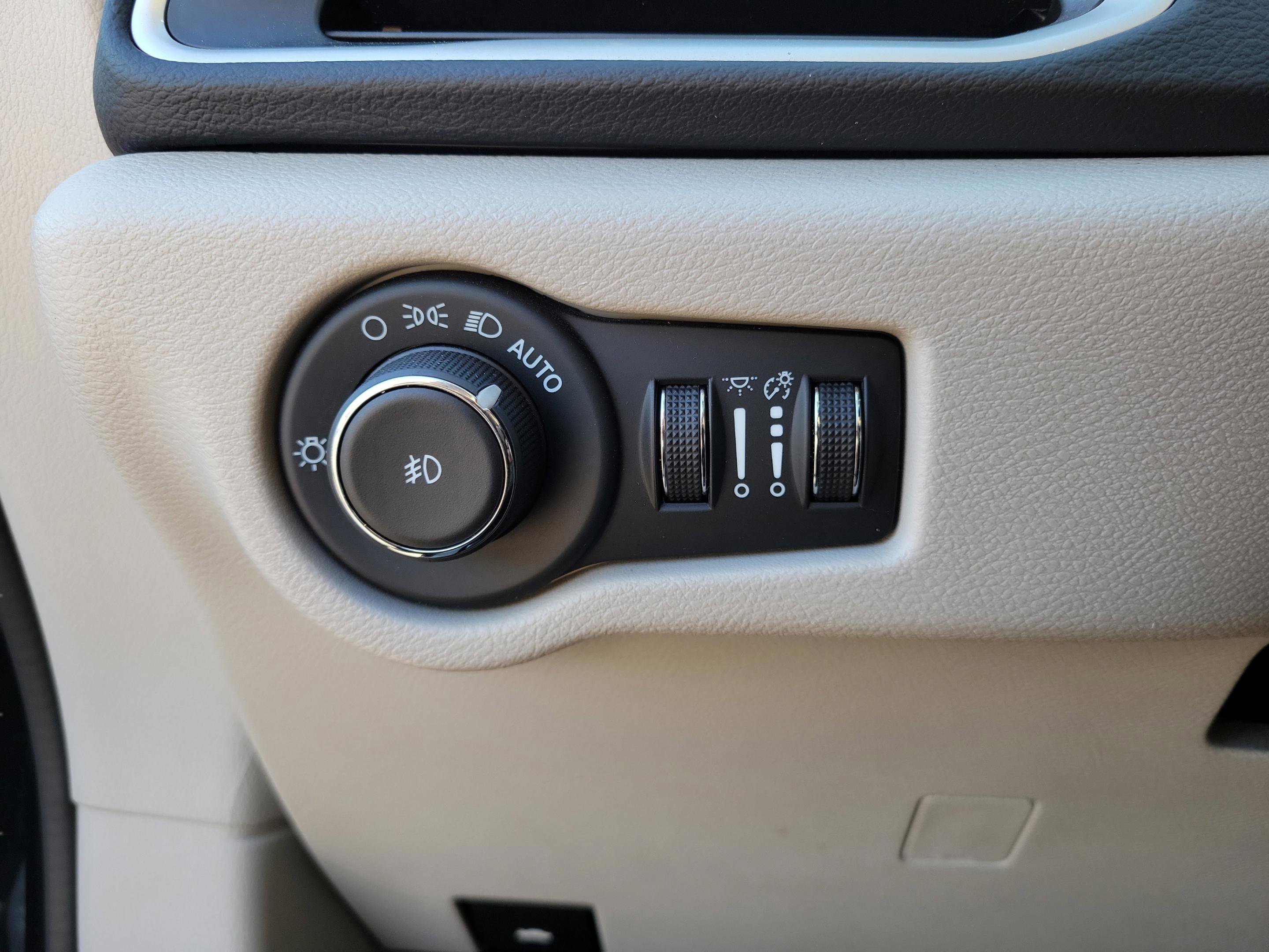 Used 2024 Chrysler Pacifica Touring-L image 24