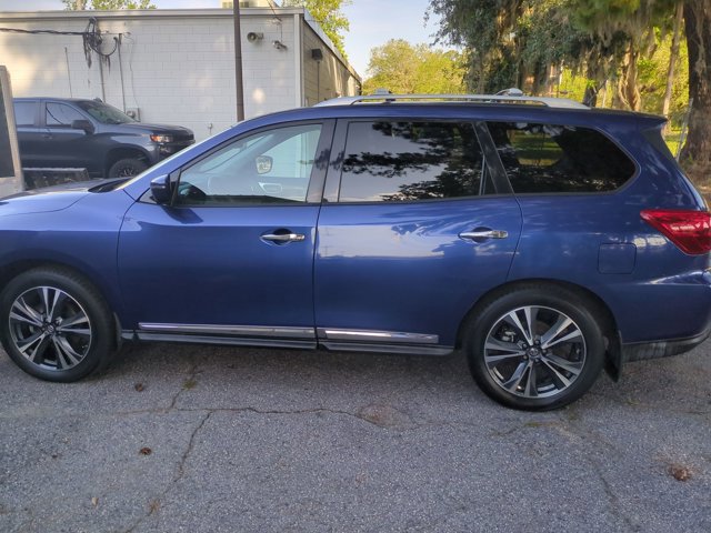 Used 2017 Nissan Pathfinder Platinum FWD image 9