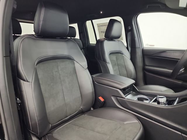 New 2025 Jeep Grand Cherokee Altitude image 33