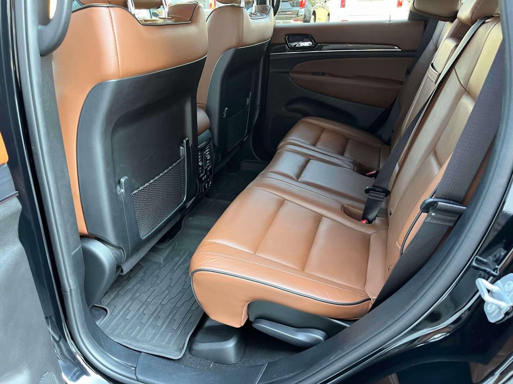 Used 2020 Jeep Grand Cherokee Overland AWD/4WD image 16