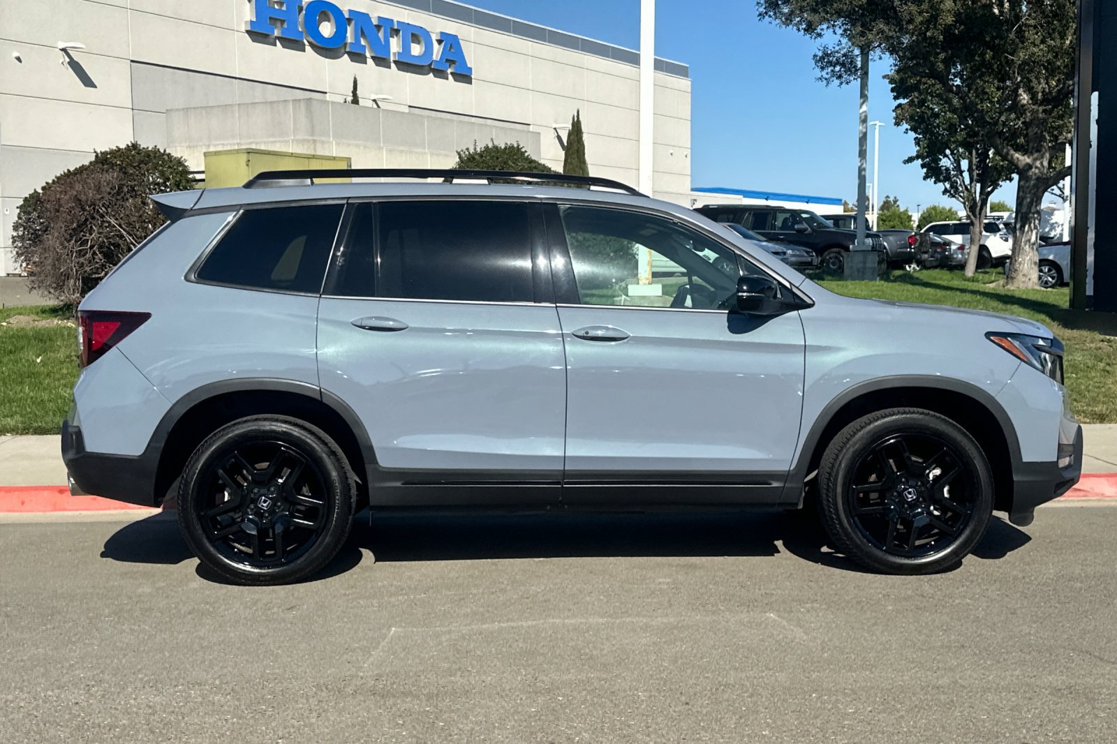 Certified 2025 Honda Passport Black Edition image 3