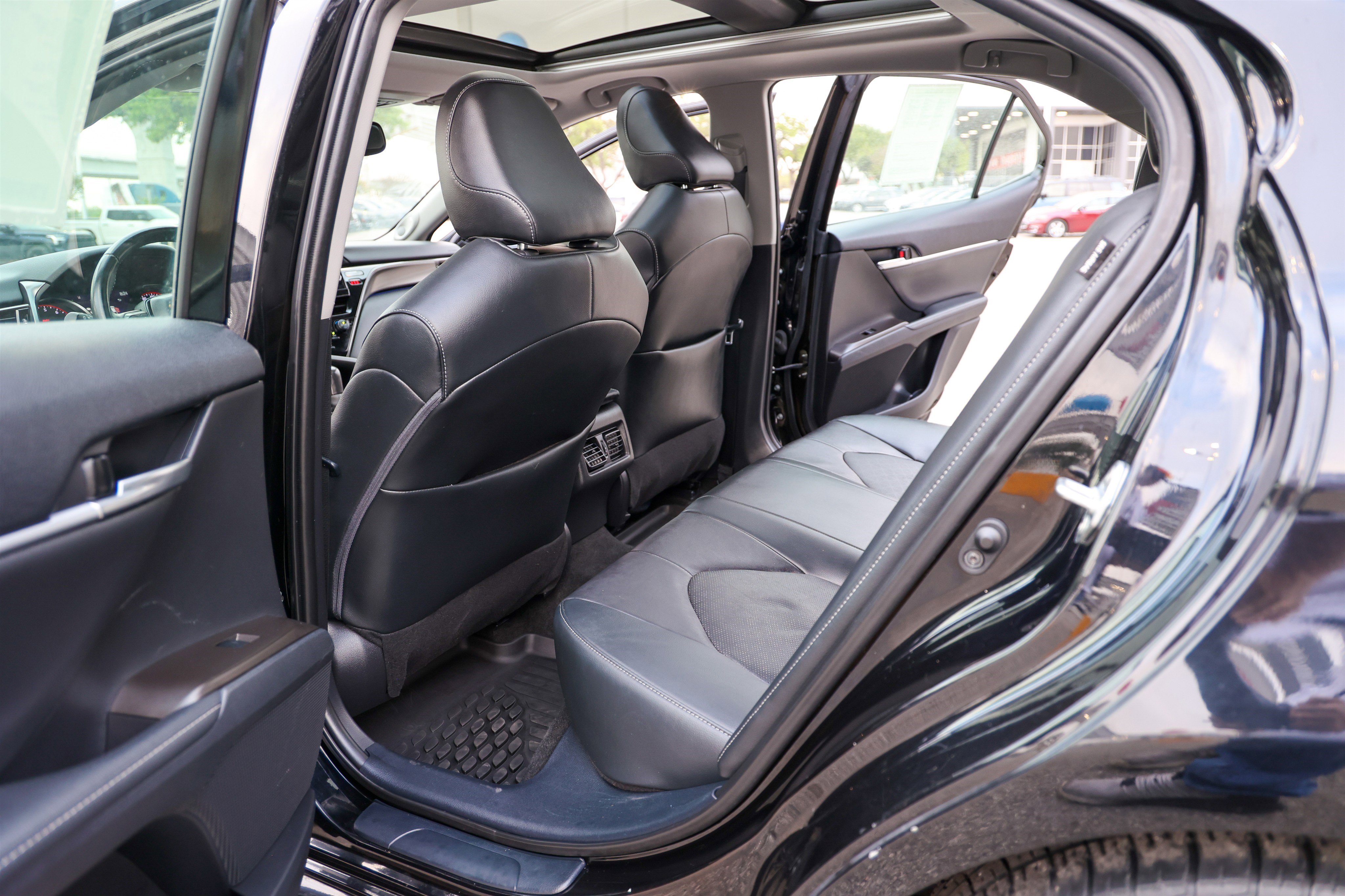 Used 2022 Toyota Camry XSE image 37