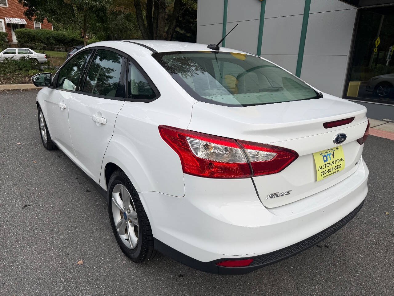 Used 2013 Ford Focus SE w/ SE Winter Pkg FWD image 4
