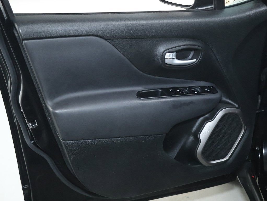 Used 2023 Jeep Renegade Latitude w/ Premium Group image 15