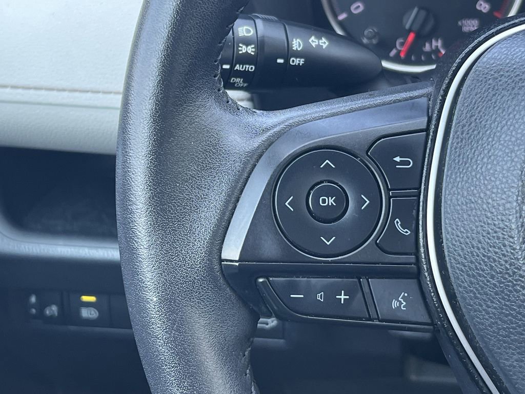 Used 2022 Toyota RAV4 XLE Premium image 24