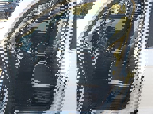 Certified 2025 Volkswagen Taos SE w/ Panoramic Sunroof Package image 17