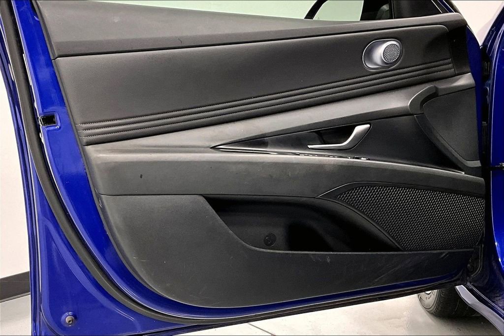 Used 2023 Hyundai Elantra SEL w/ Convenience Package image 20