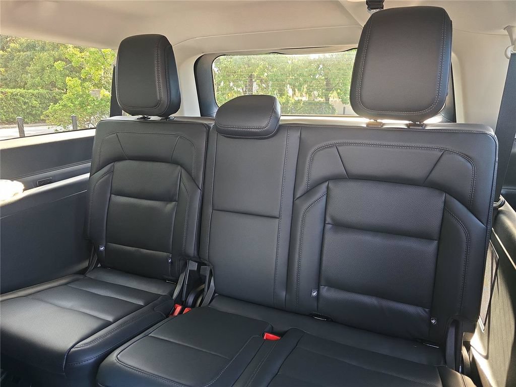 New 2027 Lincoln Navigator L Premier RWD image 12