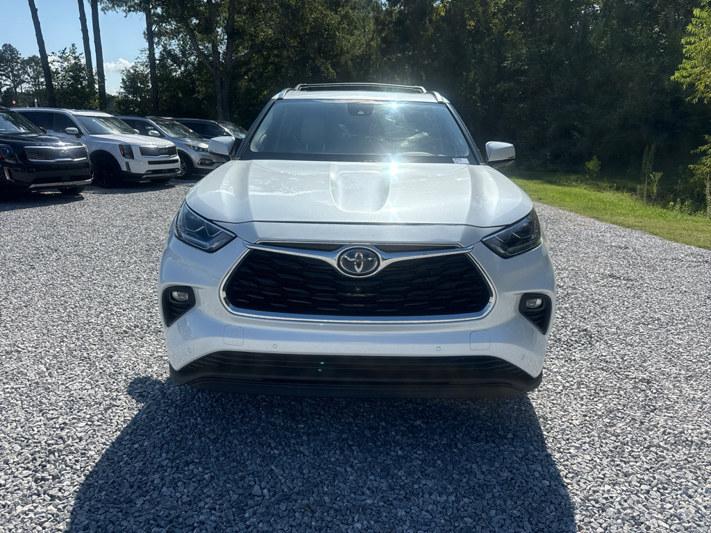 Used 2022 Toyota Highlander Limited FWD image 2