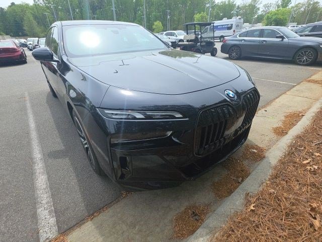 Used 2025 BMW 750e xDrive image 4