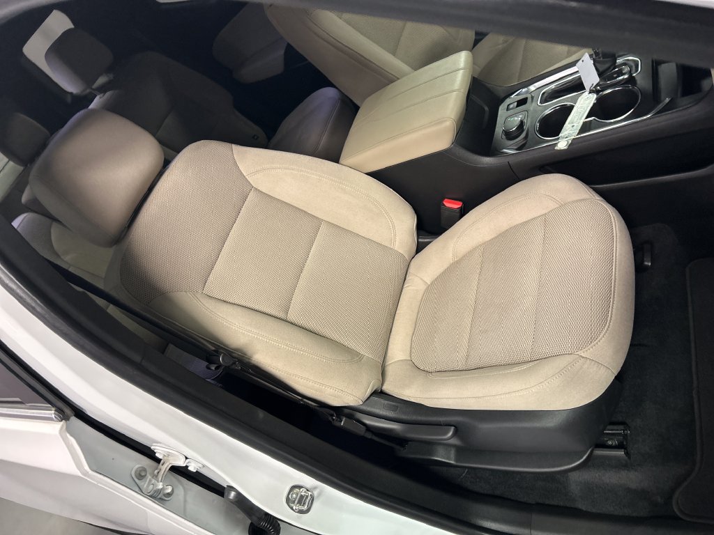 Used 2023 Chevrolet Traverse LS FWD image 25