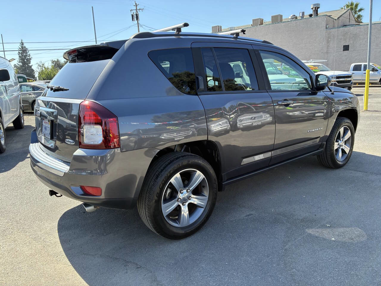 Used 2016 Jeep Compass High Altitude image 2