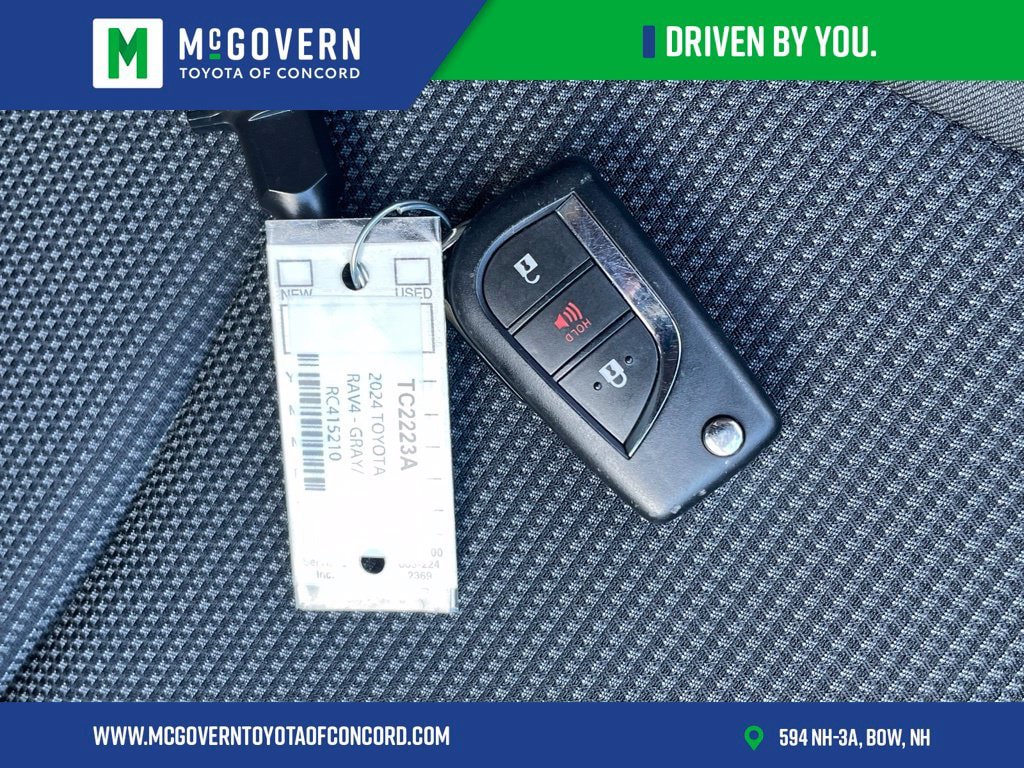 Used 2024 Toyota RAV4 LE AWD/4WD image 38