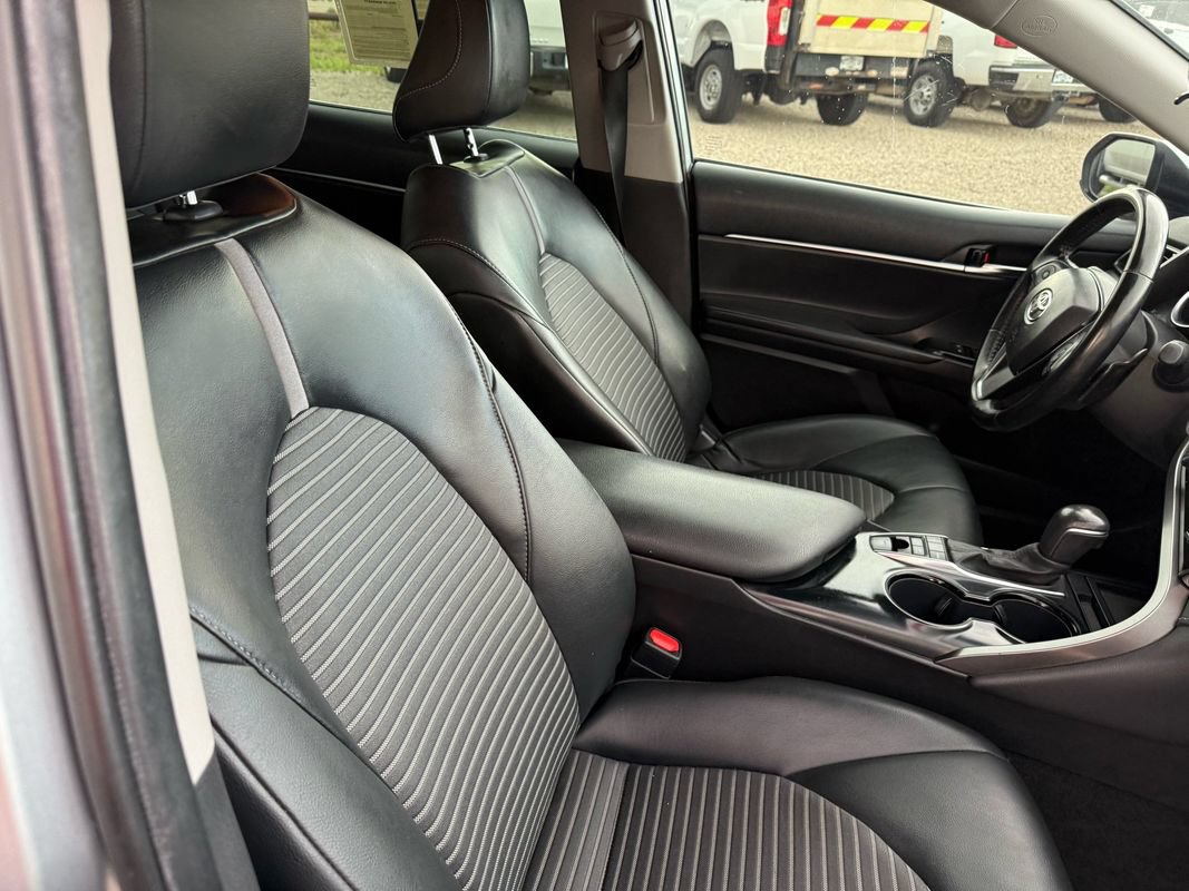 Used 2020 Toyota Camry SE FWD image 15