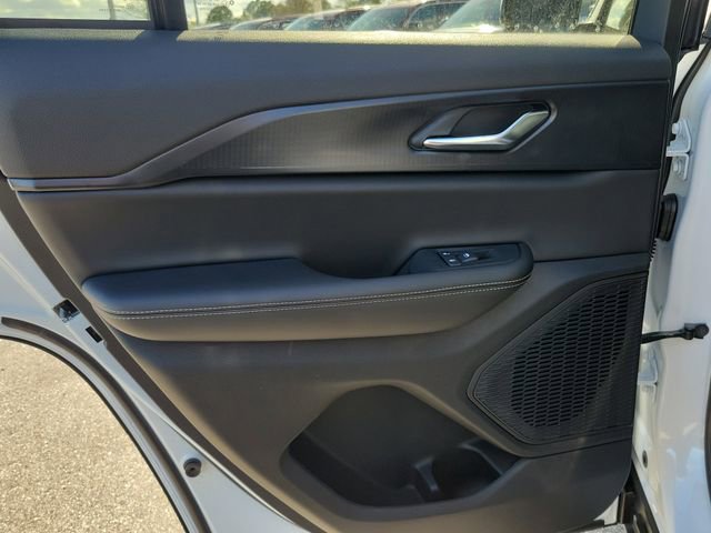 New 2025 Jeep Grand Cherokee Altitude image 9