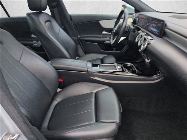 Used 2025 Mercedes-Benz CLA 250 4MATIC image 27