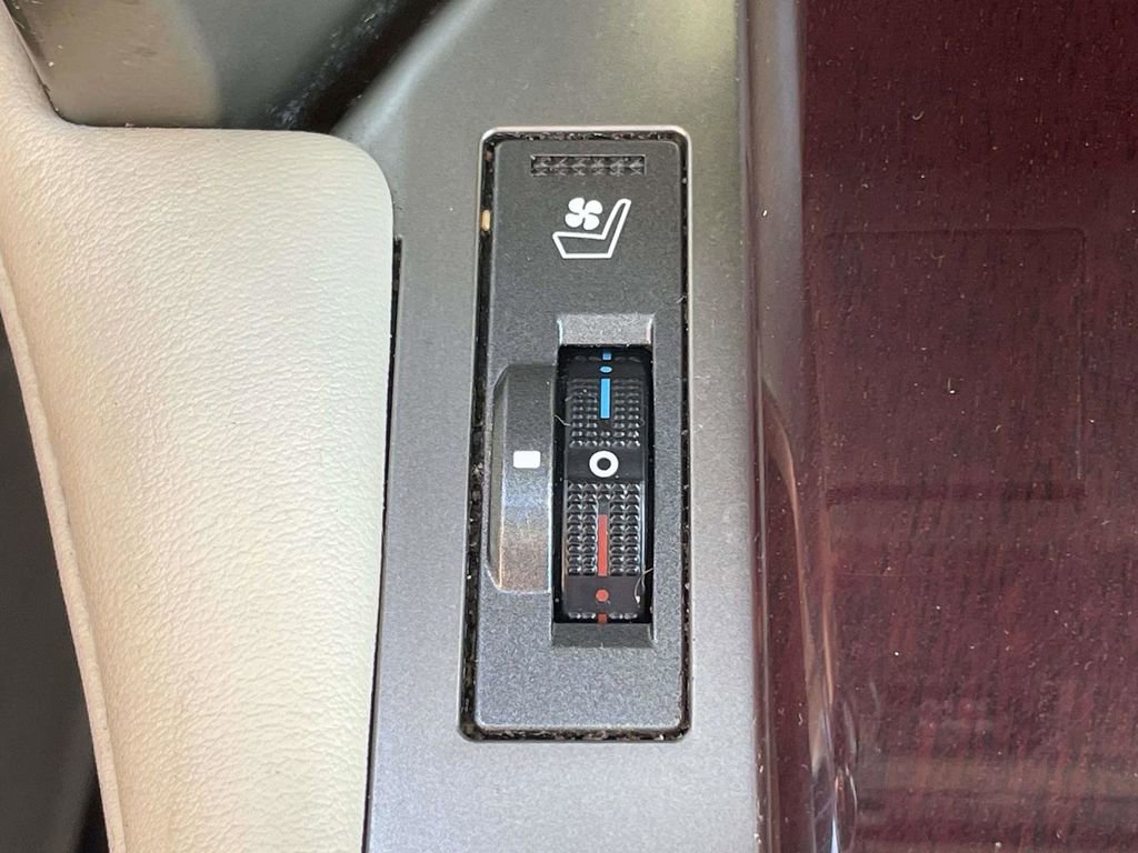Used 2019 Lexus GX 460 Premium w/ Premium Package image 19