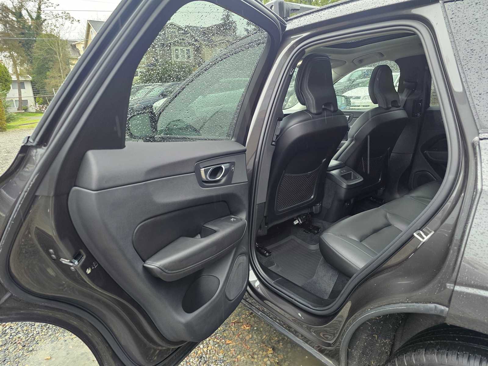 Certified 2025 Volvo XC60 B5 Core w/ Protection Package Premier image 18