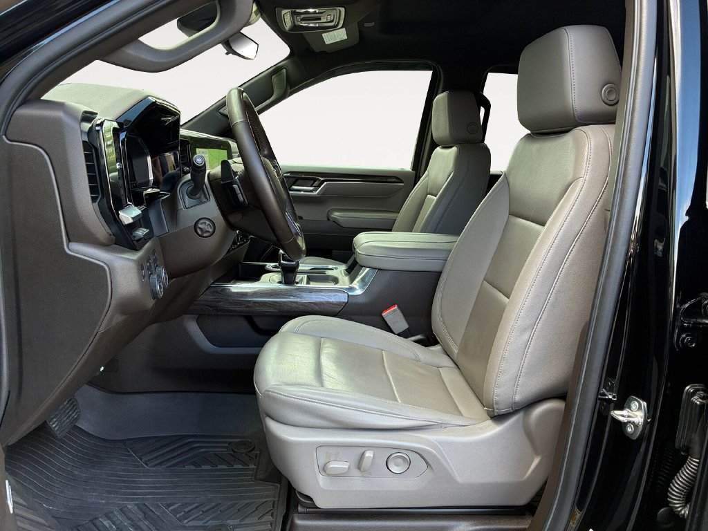 Used 2024 Chevrolet Silverado 1500 LTZ AWD/4WD image 9