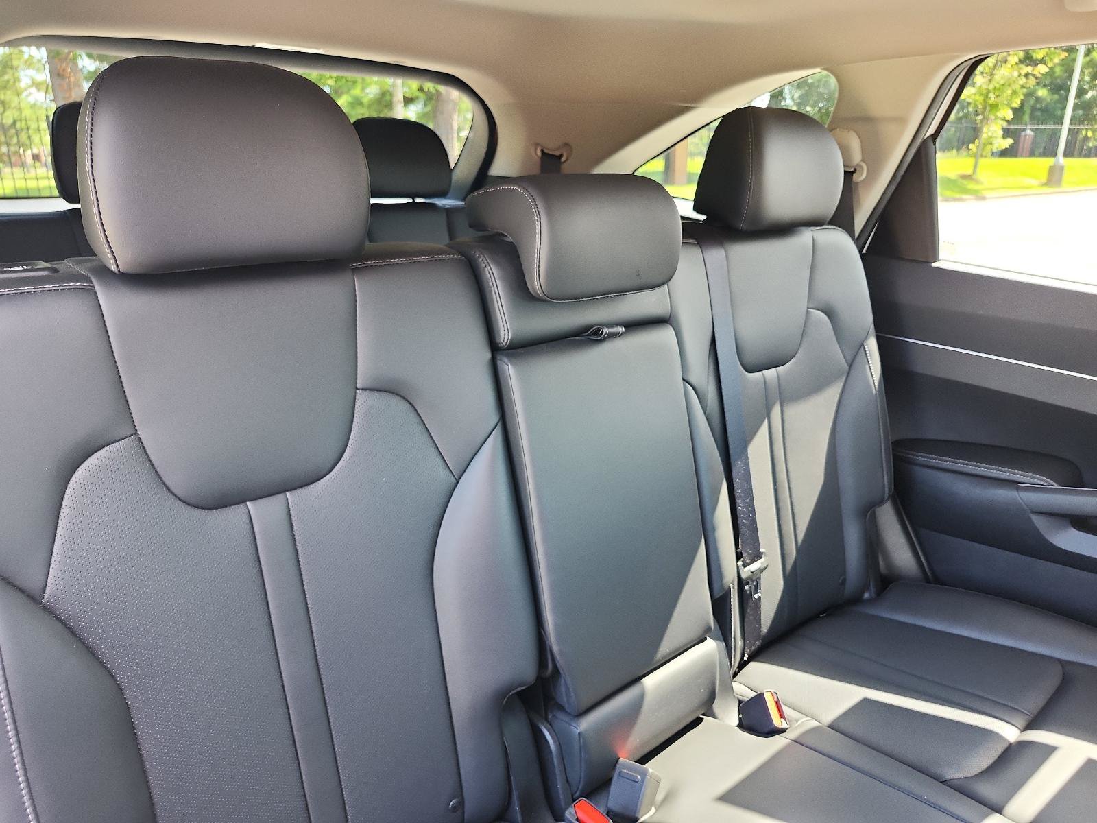 Used 2023 Kia Sorento S w/ Panoramic Sunroof Package AWD/4WD image 10