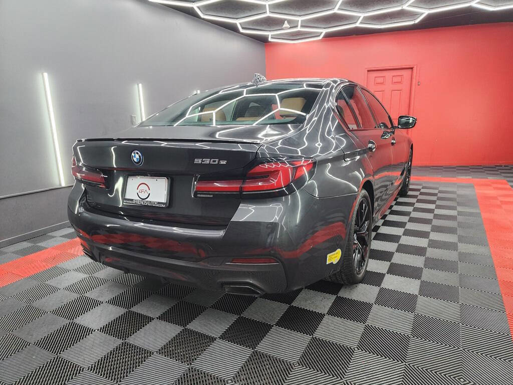 Used 2023 BMW 530e w/ M Sport Package image 4