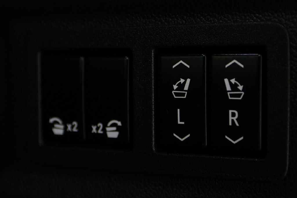 Used 2023 GMC Yukon XL Denali RWD image 14