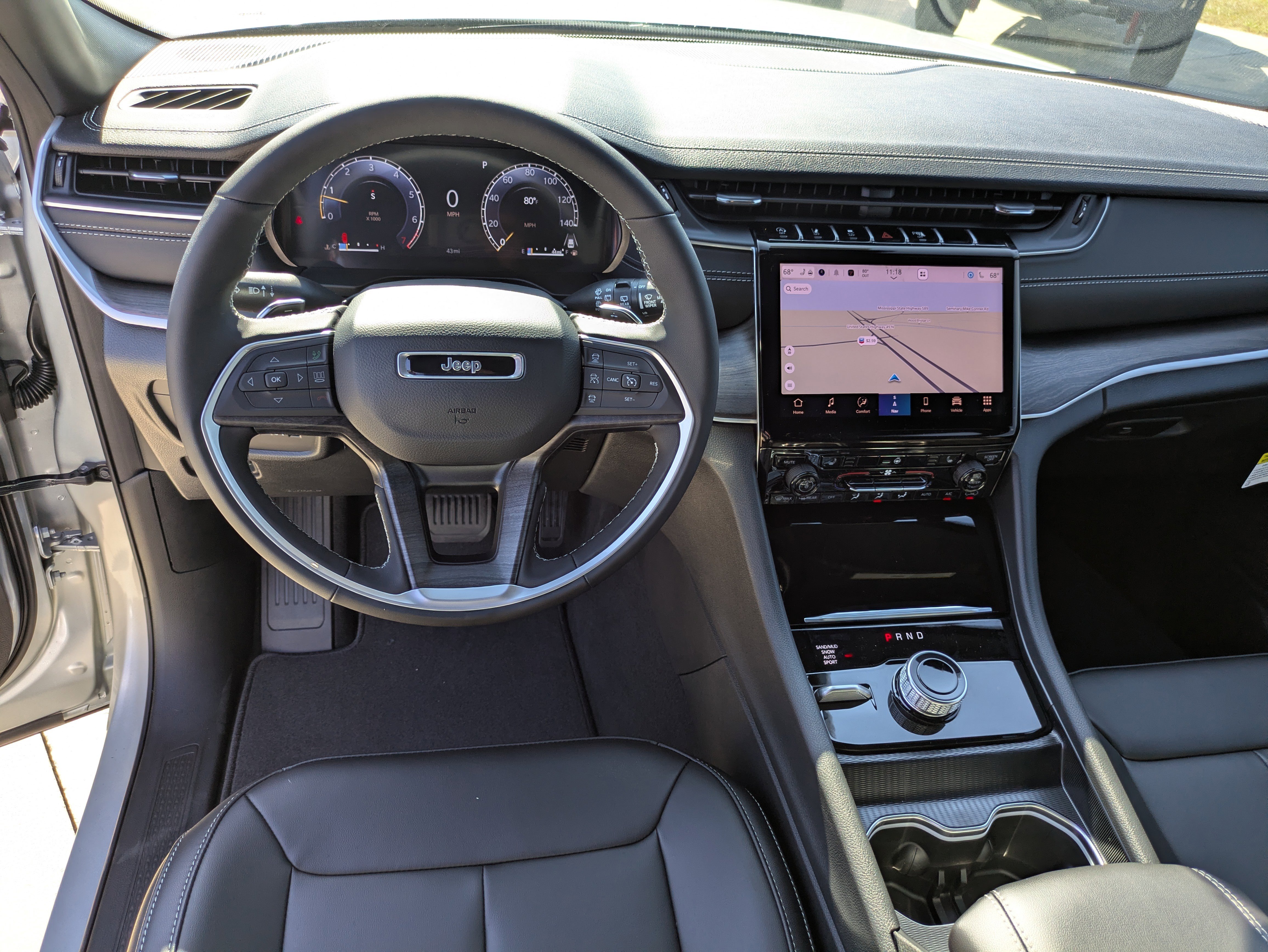 New 2025 Jeep Grand Cherokee L Limited w/ Black Appearance Package AWD/4WD image 13