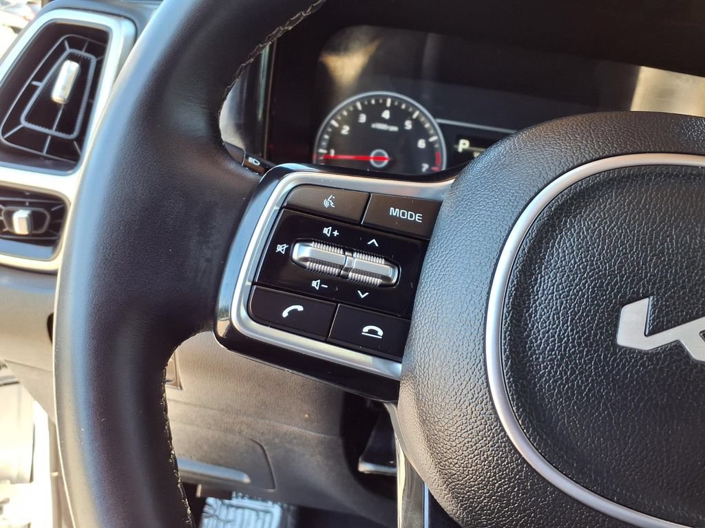Certified 2023 Kia Sorento EX w/ Panoramic Sunroof Package FWD image 24