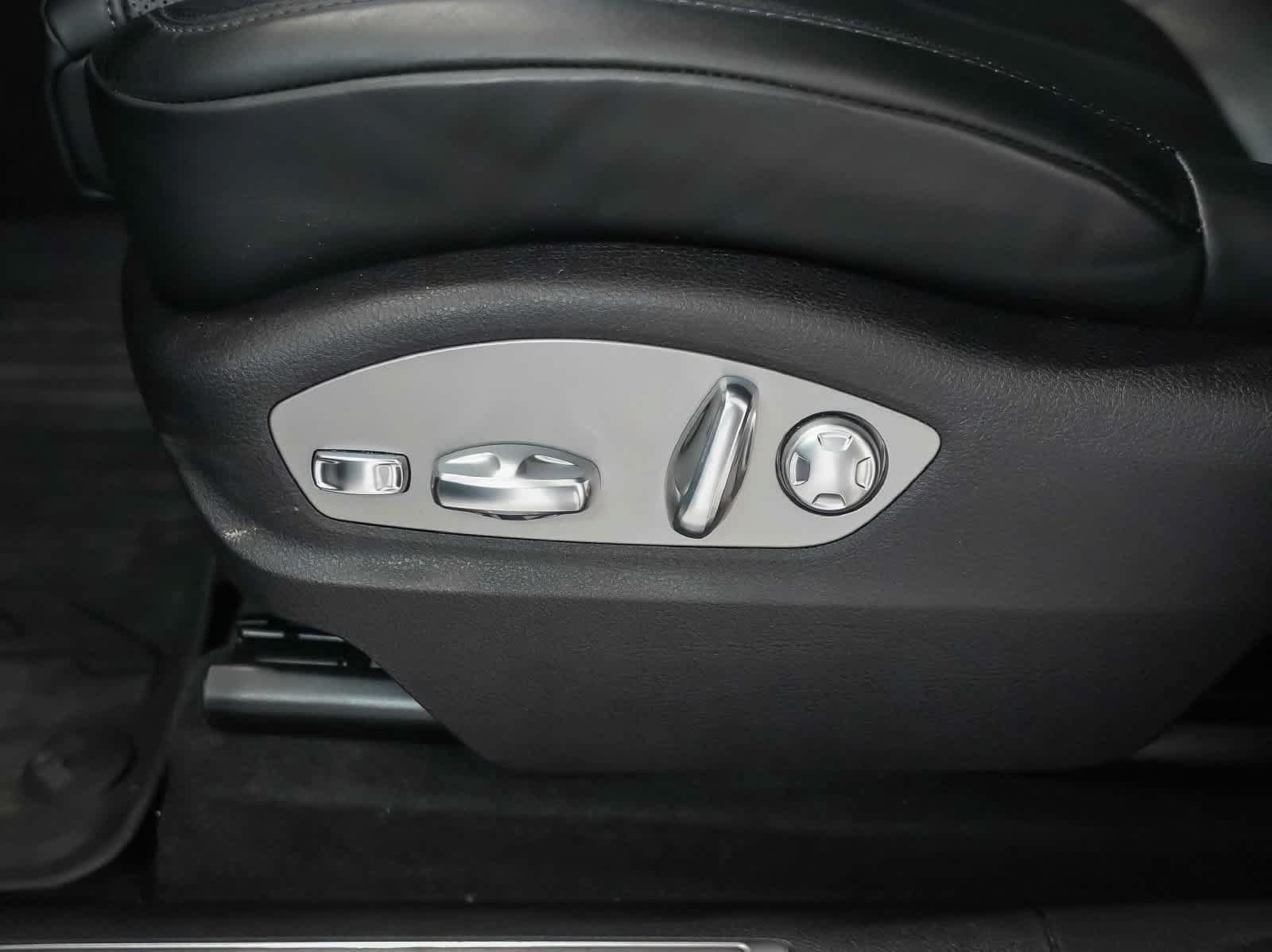 Certified 2026 Porsche Macan AWD/4WD image 23