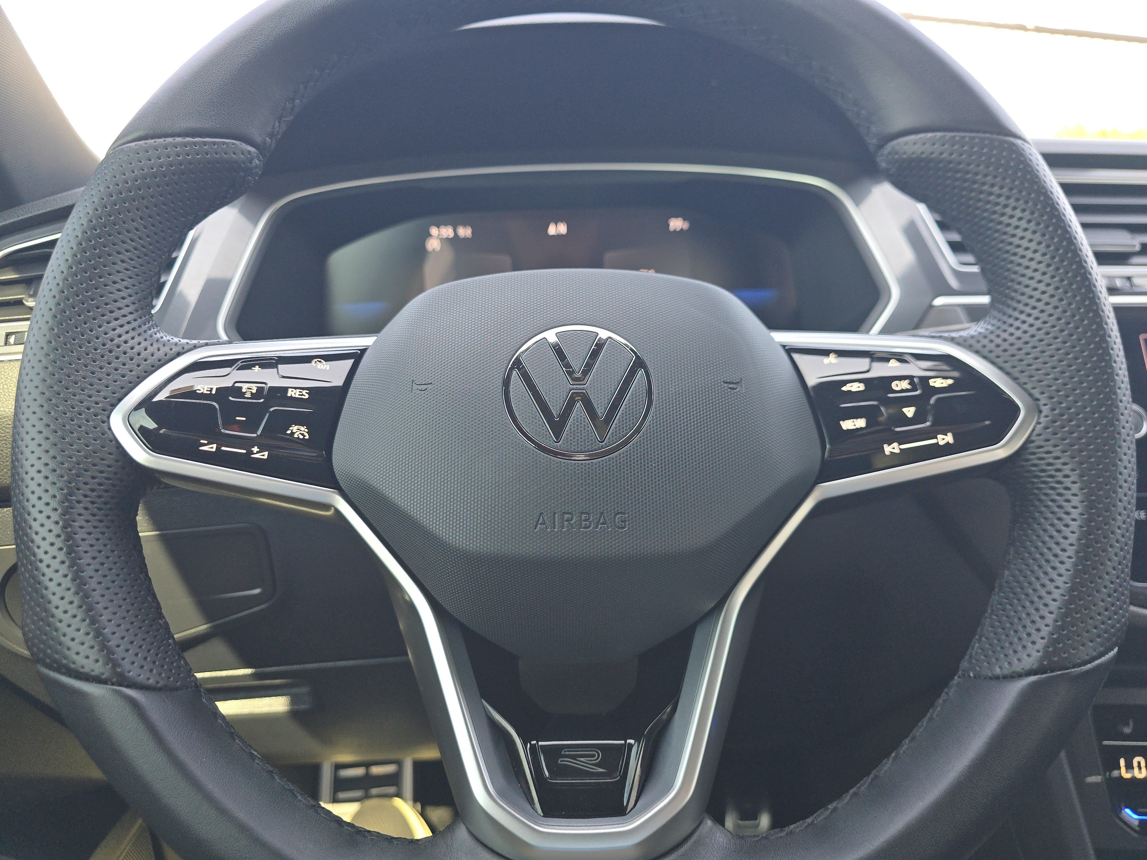 Certified 2024 Volkswagen Tiguan SE R-Line AWD/4WD image 23