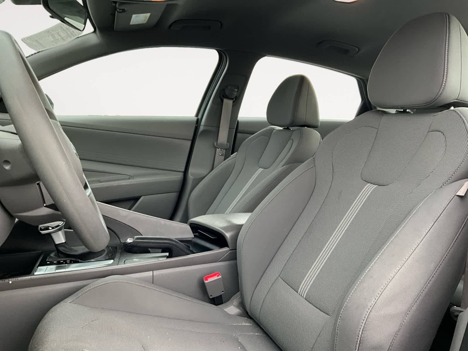 Used 2022 Hyundai Elantra SE FWD image 6