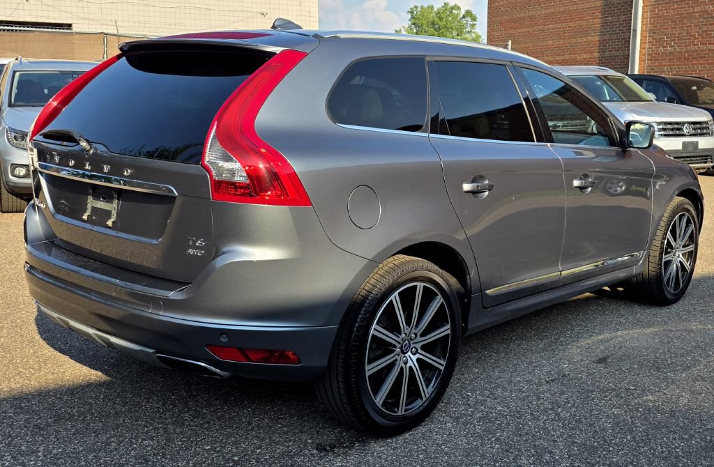 Used 2016 Volvo XC60 T6 Platinum w/ Inscription Package AWD/4WD image 2