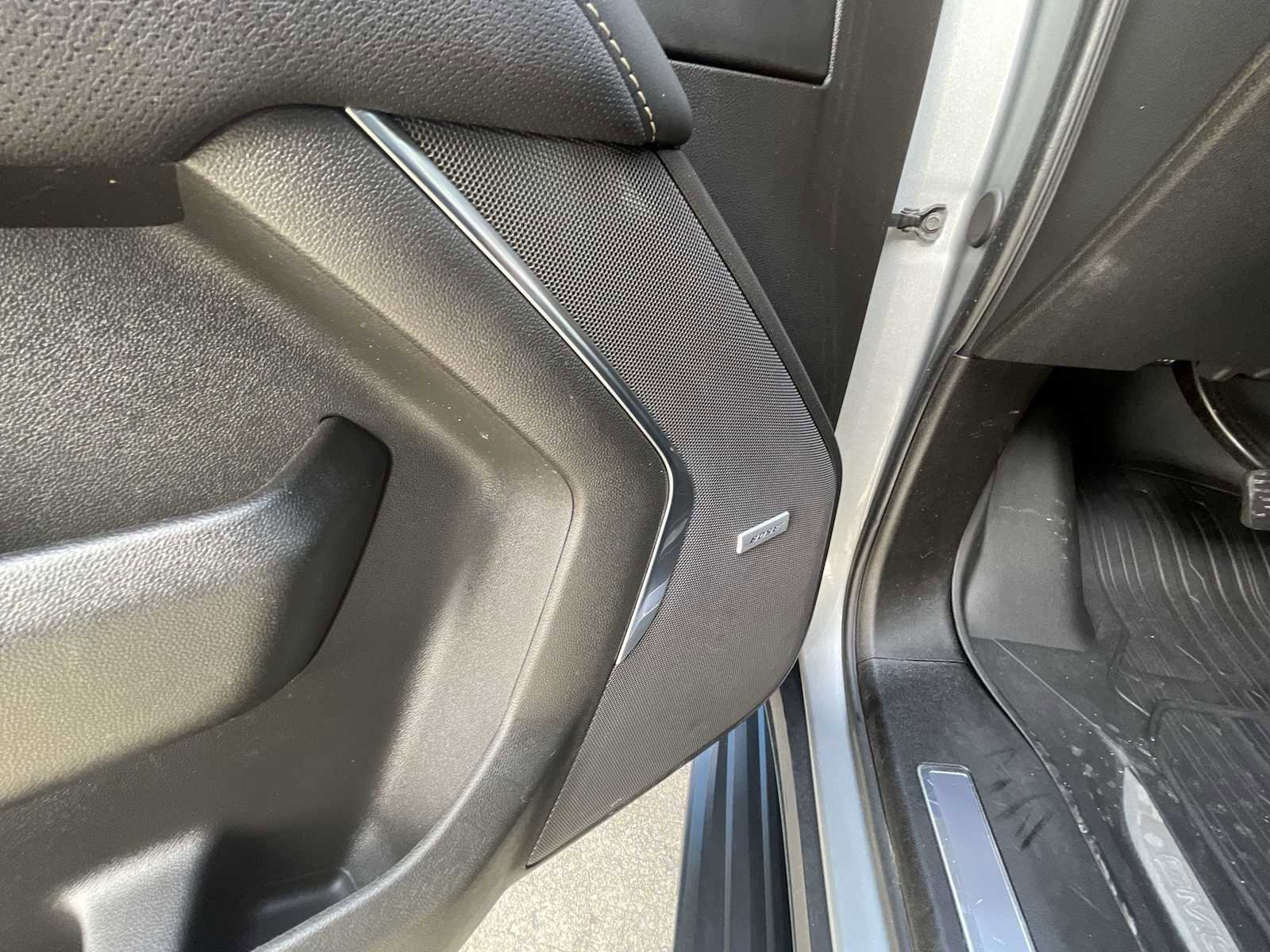 Used 2024 GMC Yukon XL SLT image 24