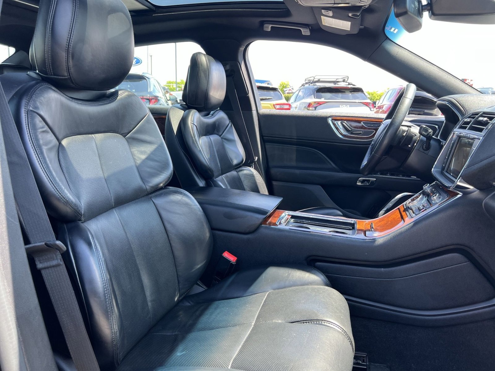 Used 2020 Lincoln Continental AWD w/ Premium Package image 33