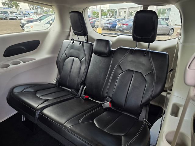Used 2024 Chrysler Pacifica Touring-L image 18