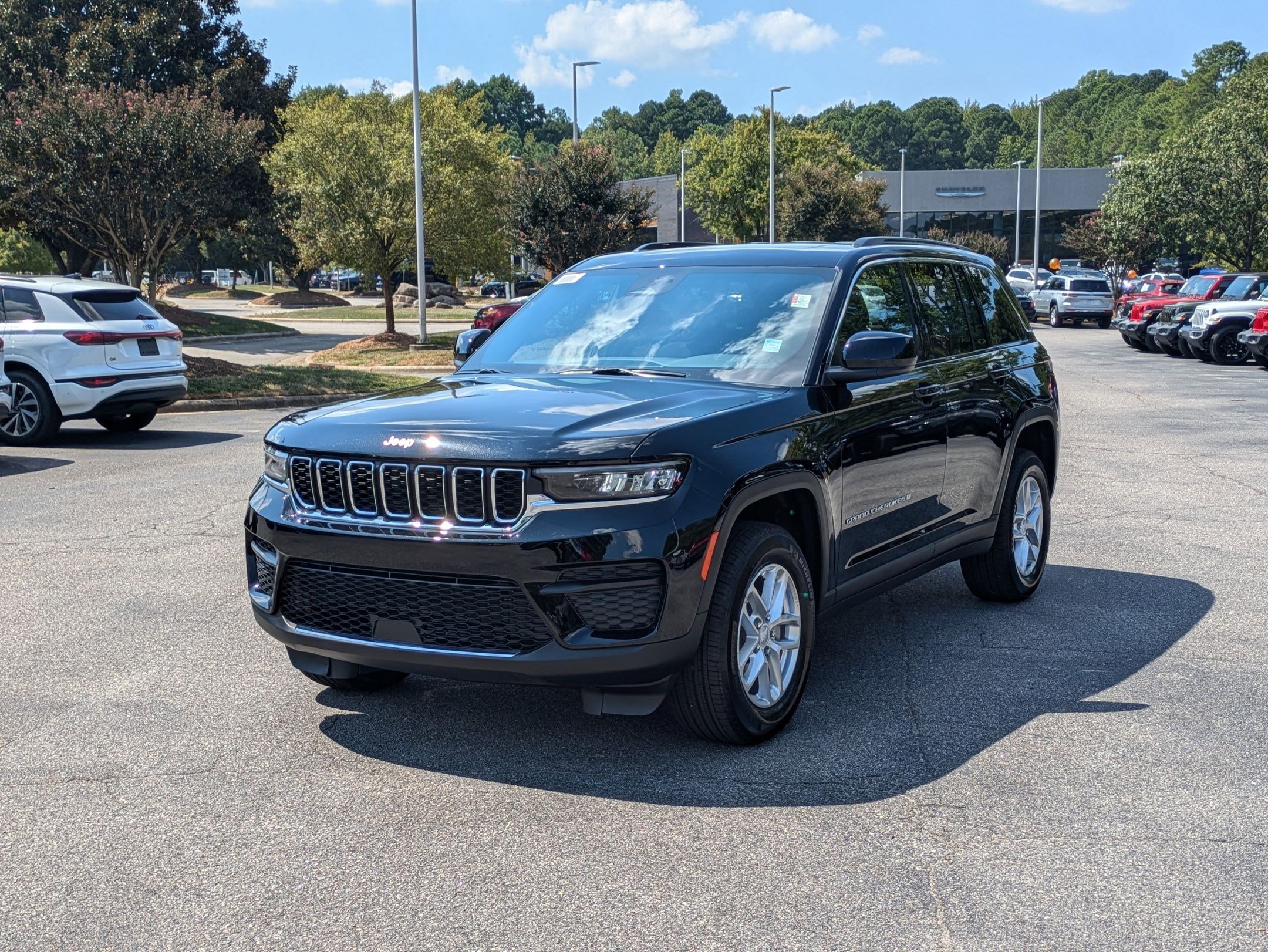 New 2025 Jeep Grand Cherokee Laredo X w/ Trailer Tow Package