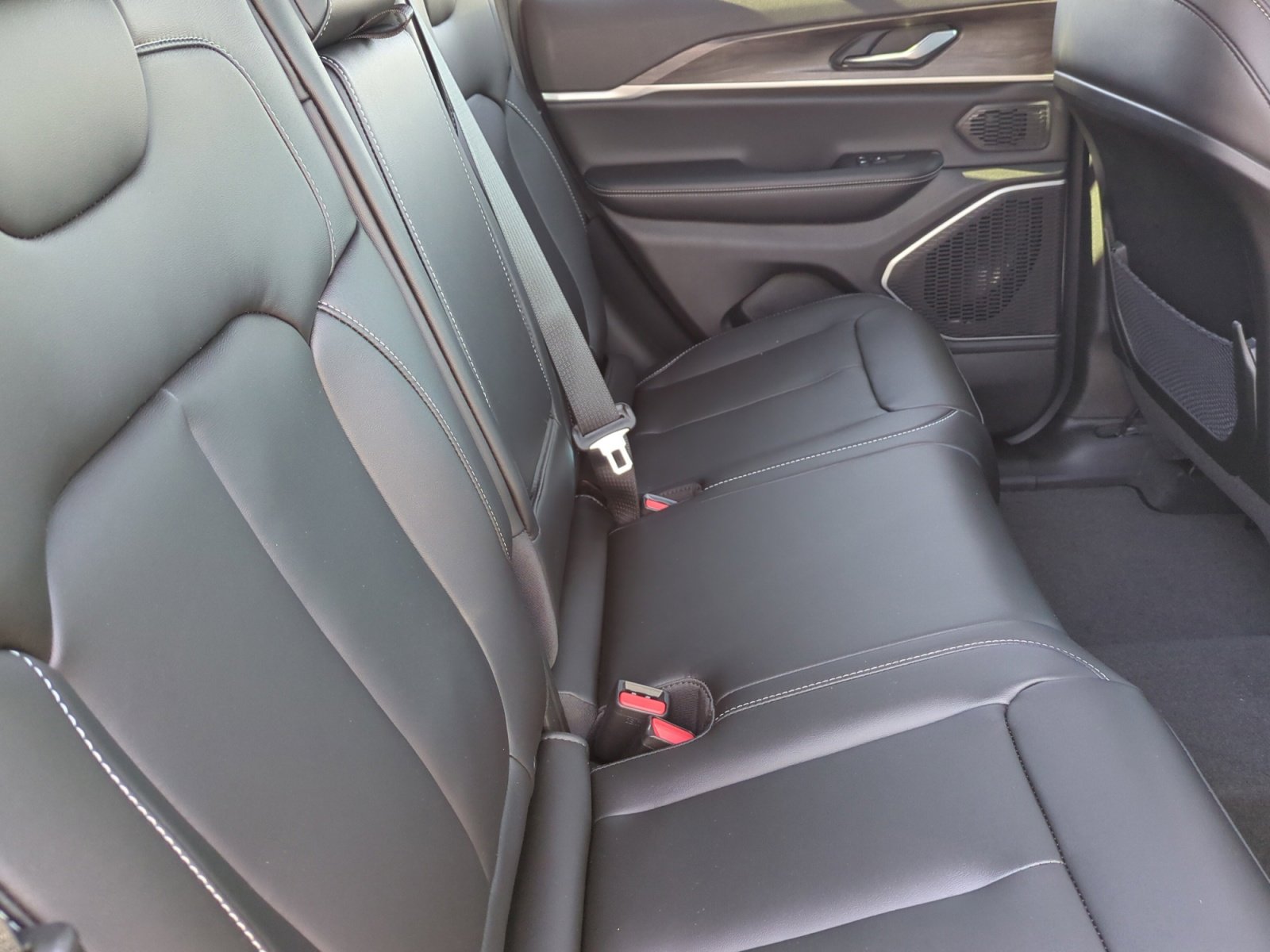 New 2026 Jeep Grand Cherokee Limited AWD/4WD image 18