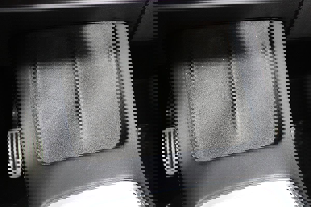 Used 2022 Tesla Model Y Long Range image 14