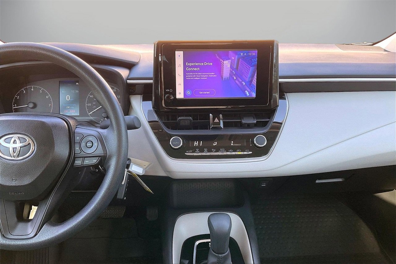 Used 2025 Toyota Corolla LE image 13