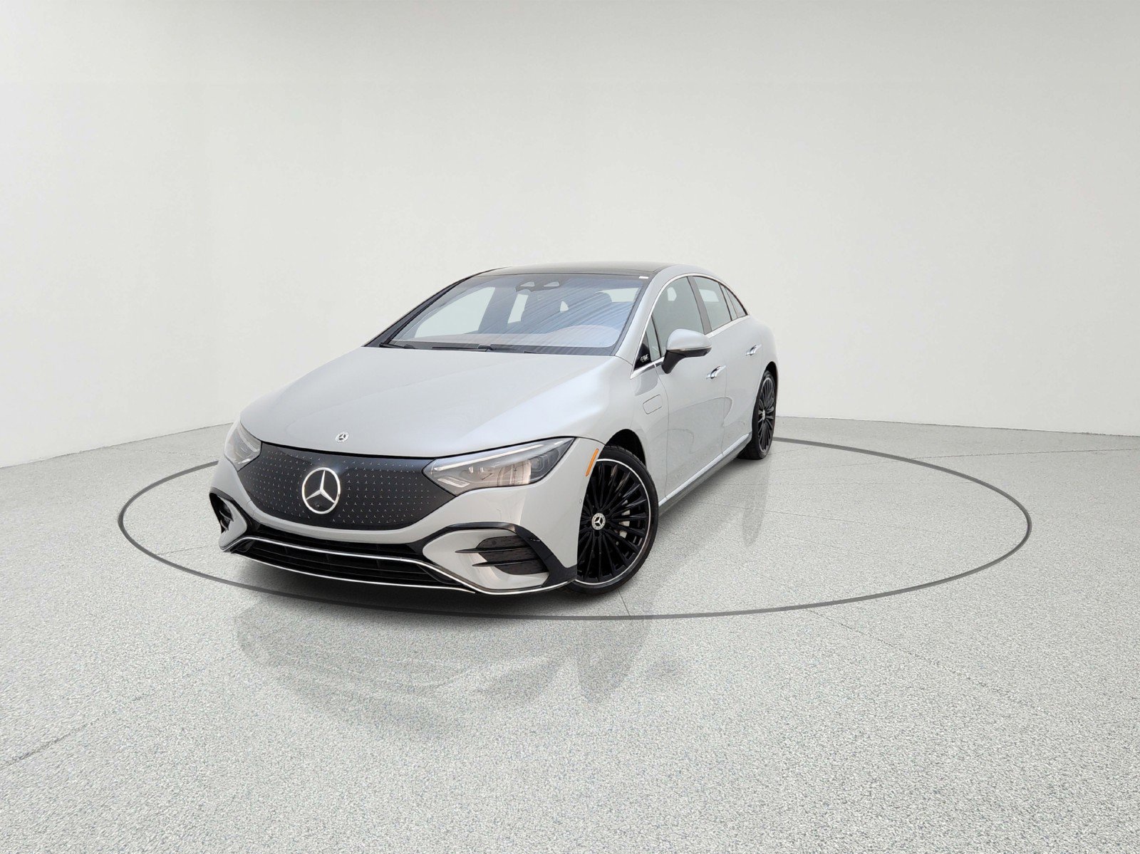 Used 2025 Mercedes-Benz EQE 500 4MATIC Sedan image 2