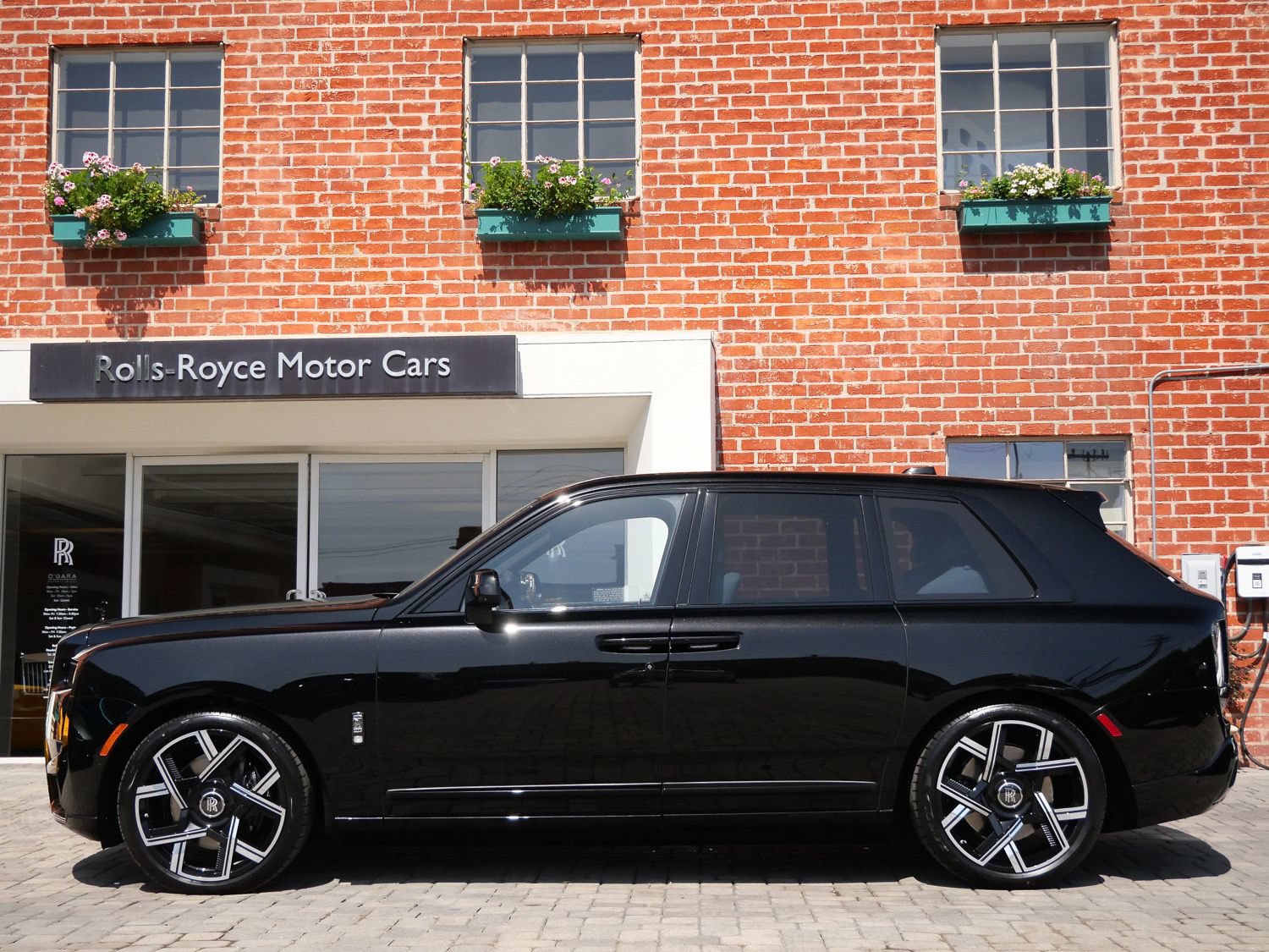 New 2027 Rolls-Royce Cullinan Black Badge AWD/4WD image 3