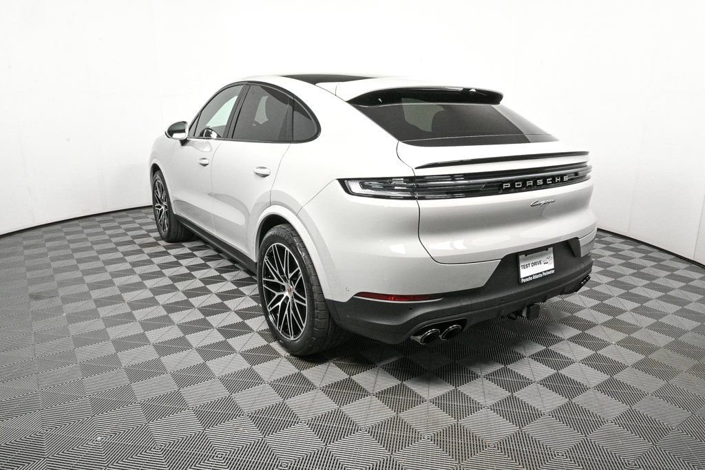 Certified 2026 Porsche Cayenne Coupe AWD/4WD image 3