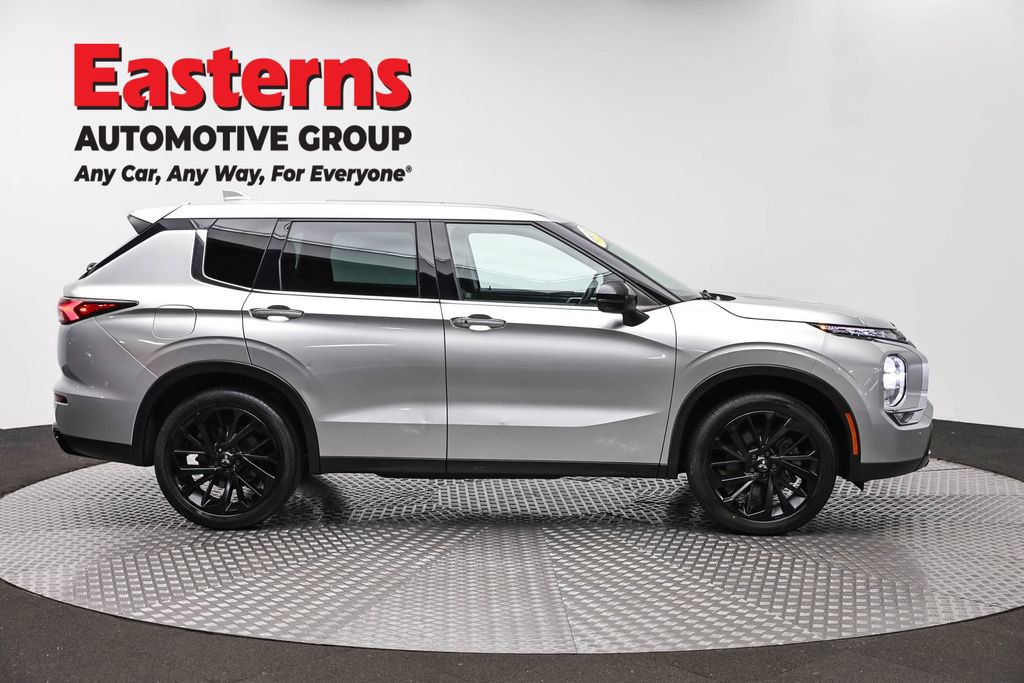 Used 2022 Mitsubishi Outlander SE FWD image 4