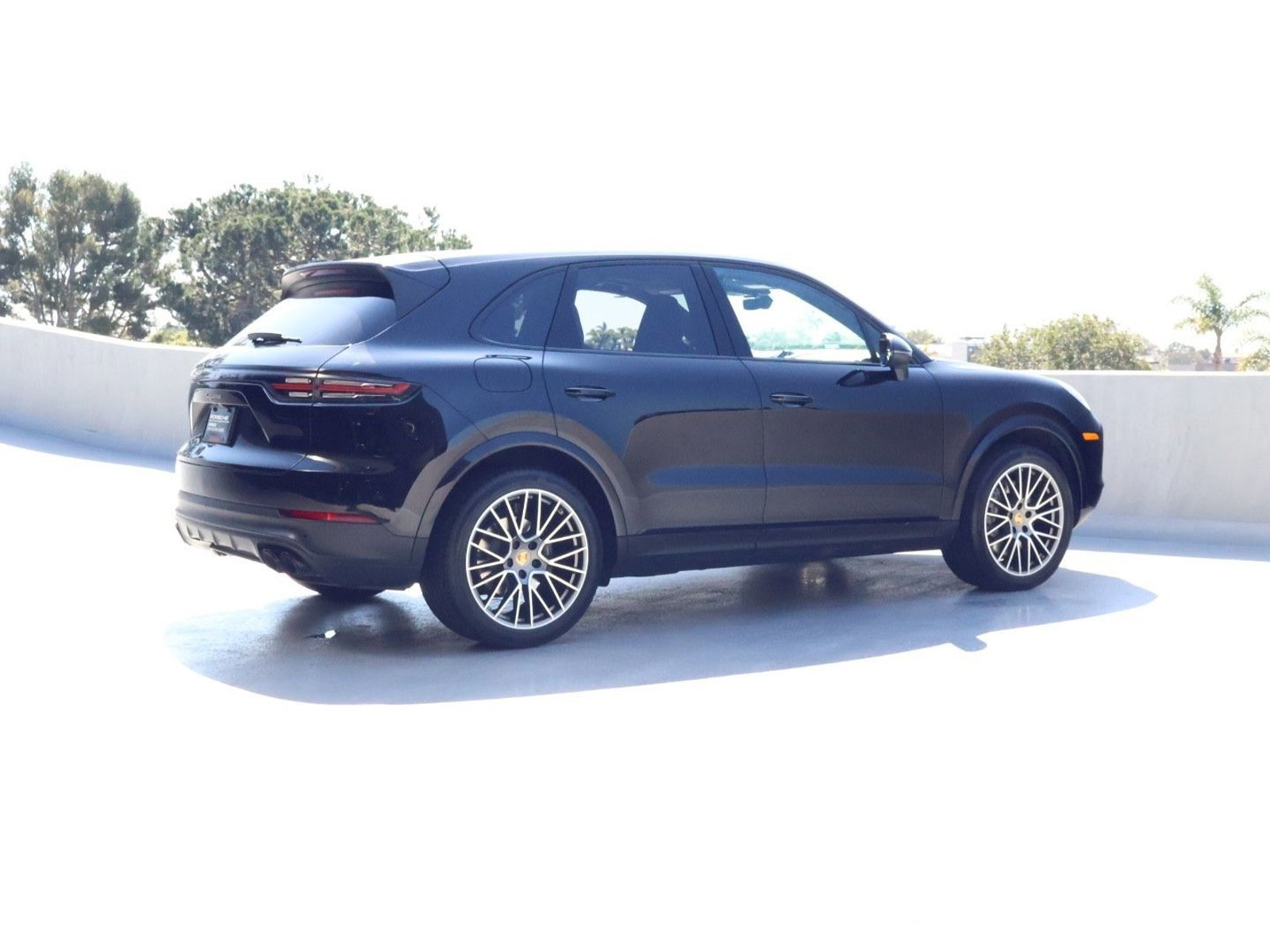Certified 2022 Porsche Cayenne Platinum Edition AWD/4WD image 8