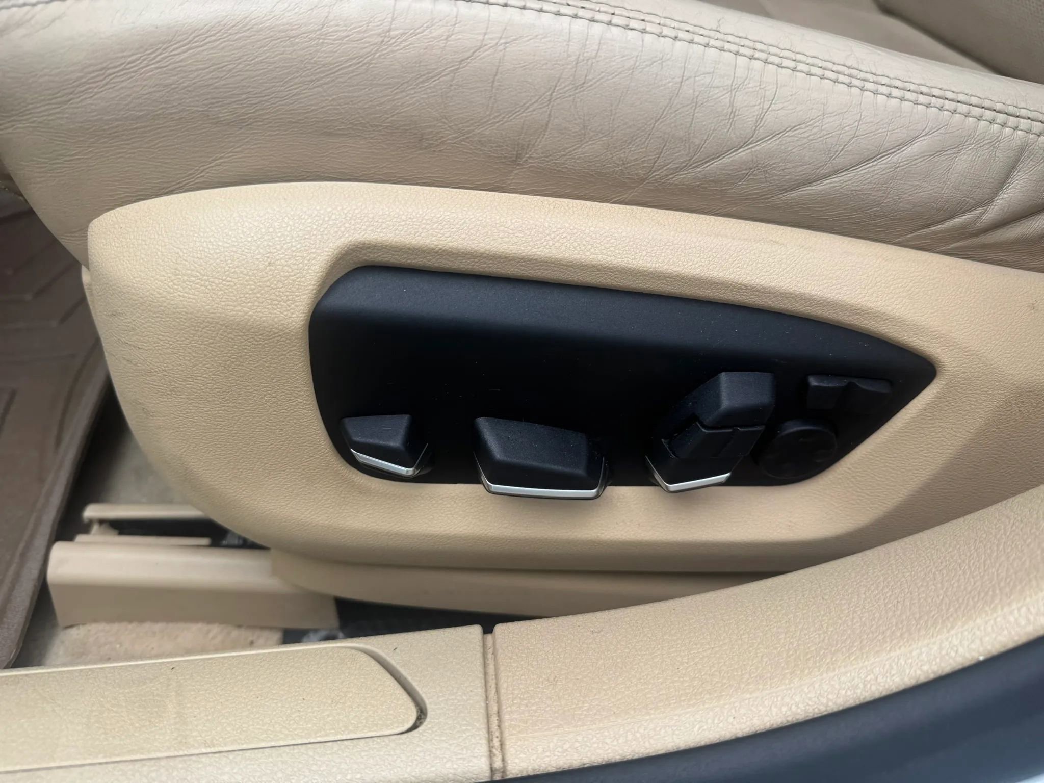 Used 2015 BMW 750Li RWD image 18