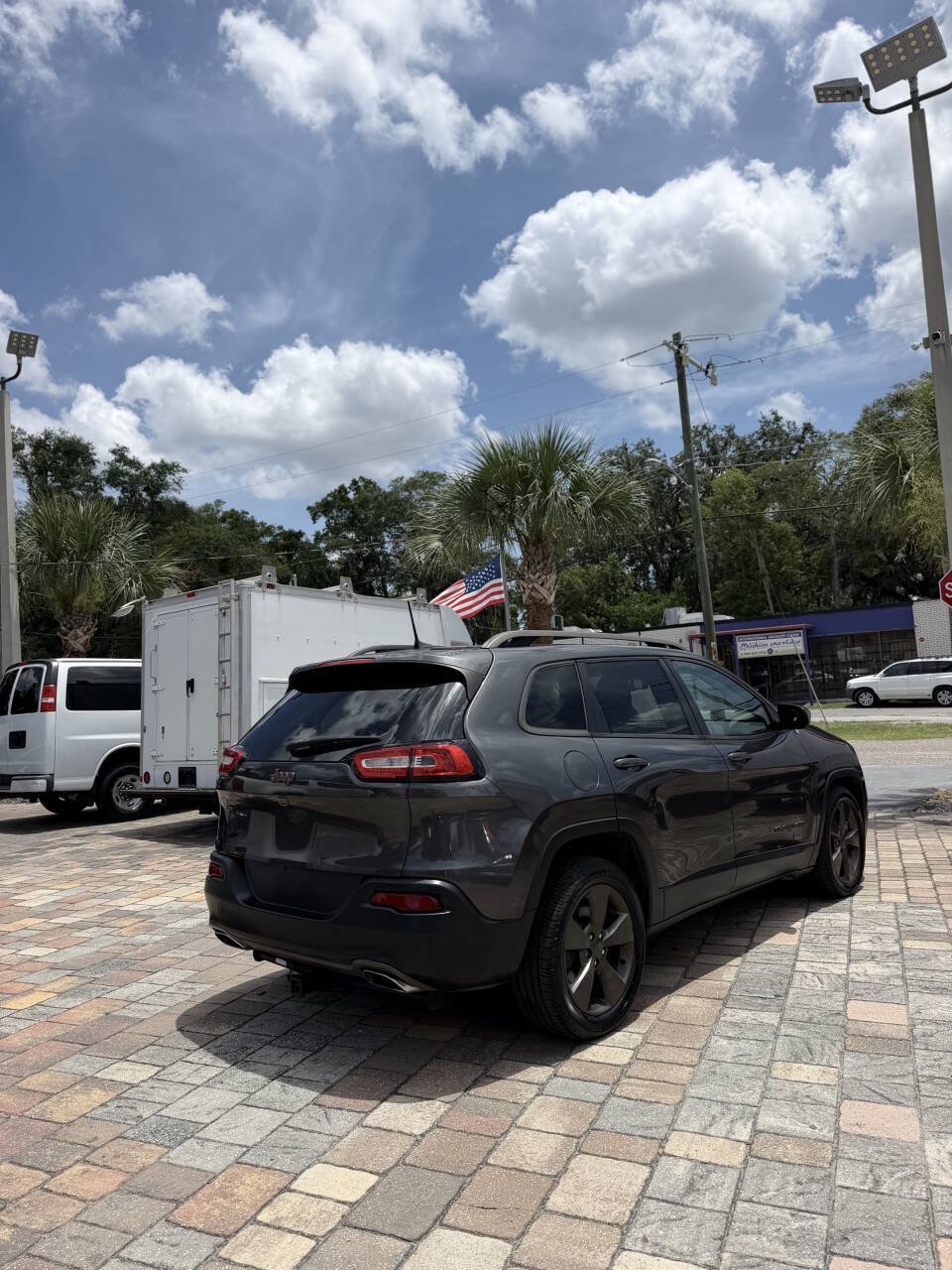 Used 2017 Jeep Cherokee 75th Anniversary FWD image 5