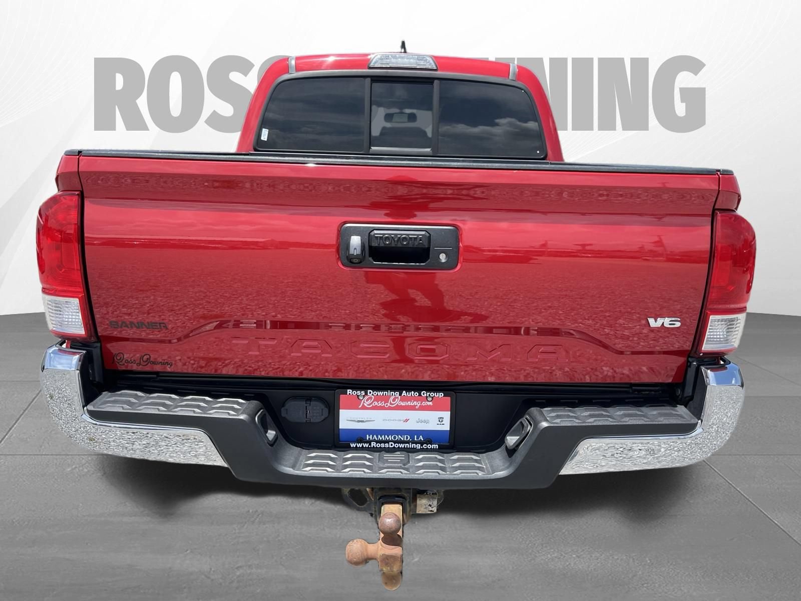 Used 2017 Toyota Tacoma SR5 w/ Tow Package RWD image 5