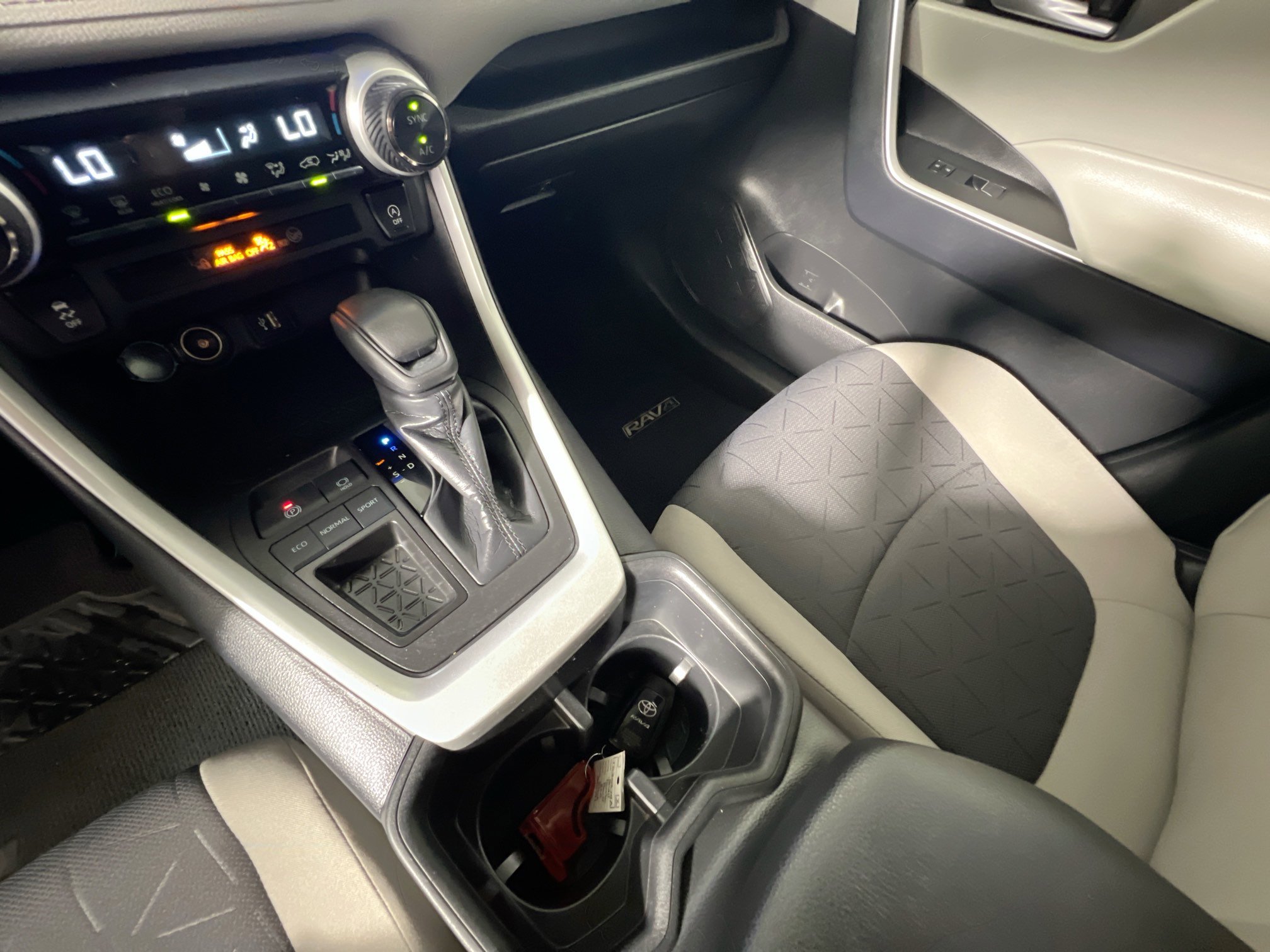 Used 2024 Toyota RAV4 XLE image 26