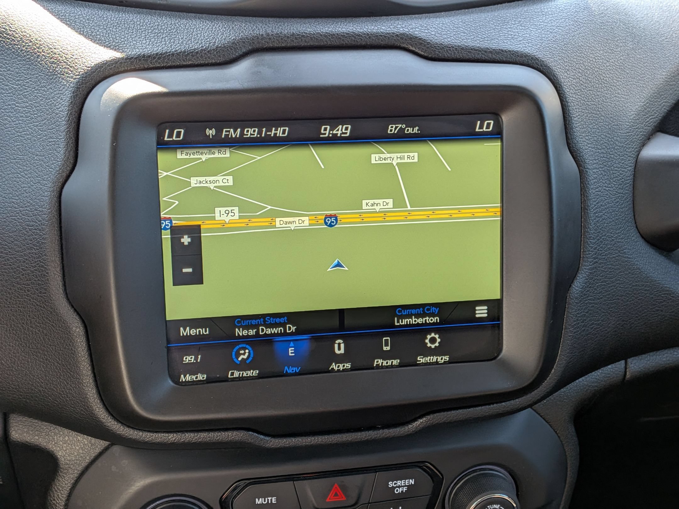 Used 2023 Jeep Renegade Latitude AWD/4WD image 23